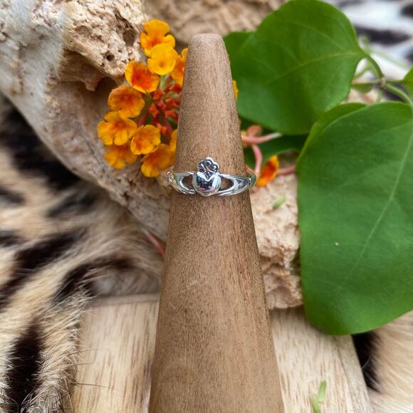 Sterling Silver Claddagh Toe Ring Midi Ring - Picture 1 of 4